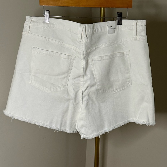 NWT GOOD AMERICAN Size 18 Good 90s White Denim Shorts - Picture 2 of 5